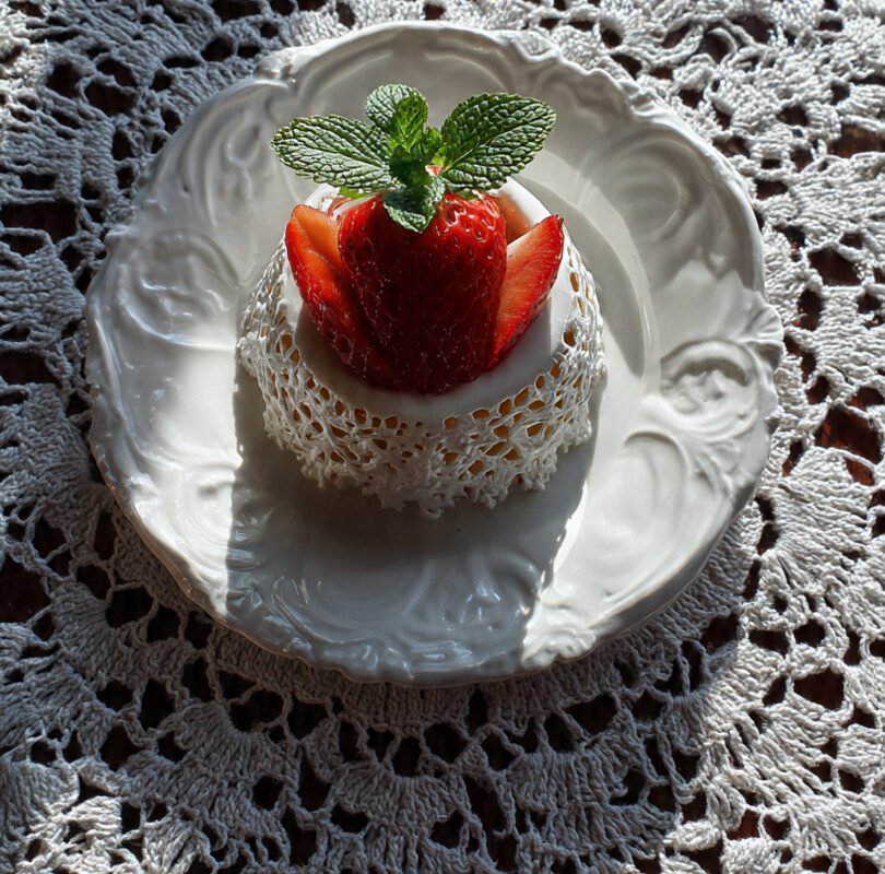 Easy Crochet Plate Holder: Step-by-Step Guide for Beginners